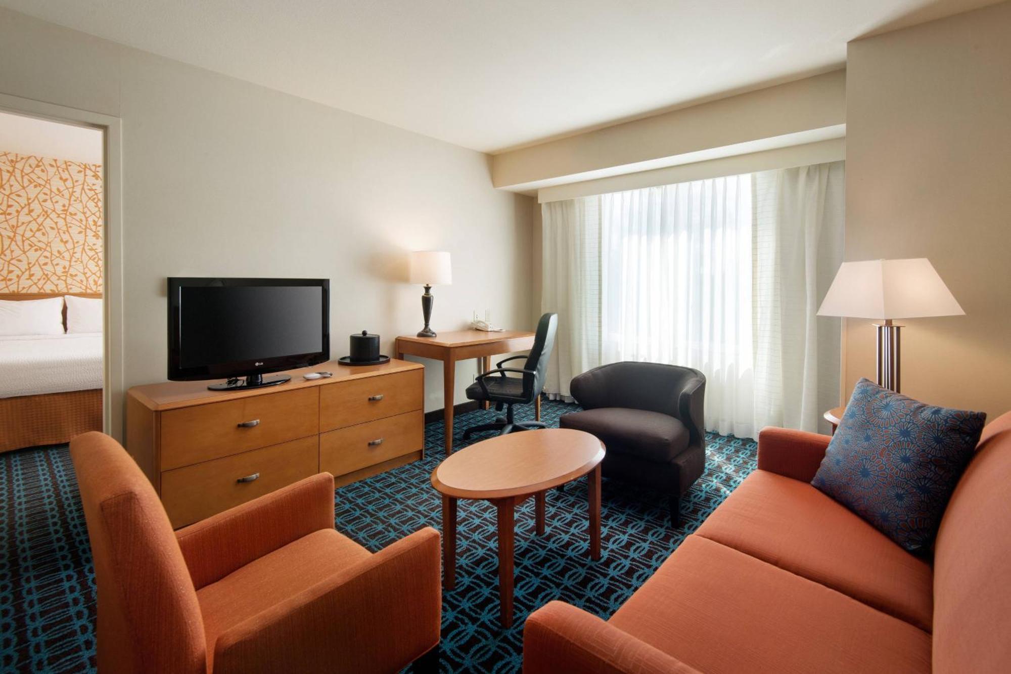 Hotel Fairfield Cal Expo 3*